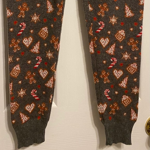 american eagle gingerbread themed sweater leggings - Picture 2 of 4